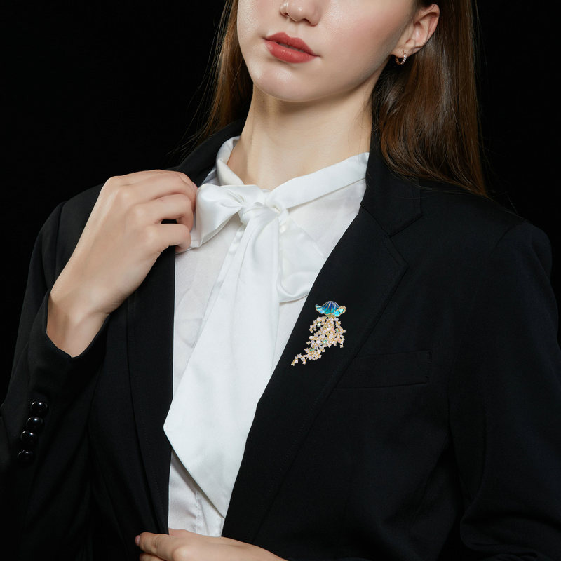 Marine life-encrusted zircon j - огляд і ціна Luxury Lifestyle Jewelry