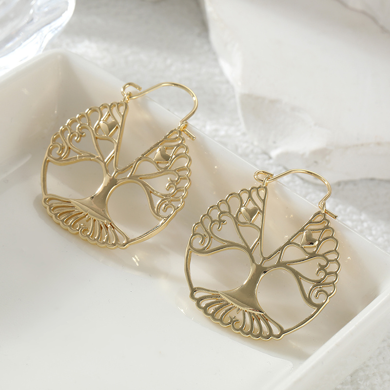 Luxury Retro Style Hollowed Ou - огляд і ціна Luxury Lifestyle Jewelry