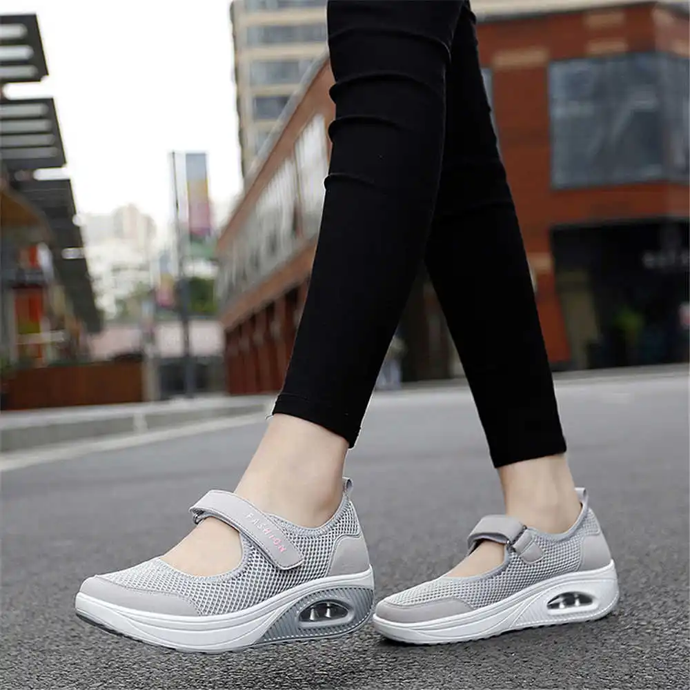 36-41 Demi-season Colored Snea - огляд і ціна Luxury Lifestyle News